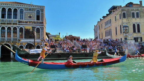 Platea Galleggiante per assistere alla Regata Storica 2016